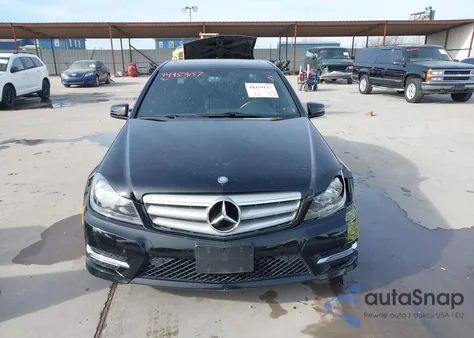 2013 Mercedes-Benz C 300 Sport 4Matic z USA, uszkodzony, nr VIN WDDGF8AB5DA836565